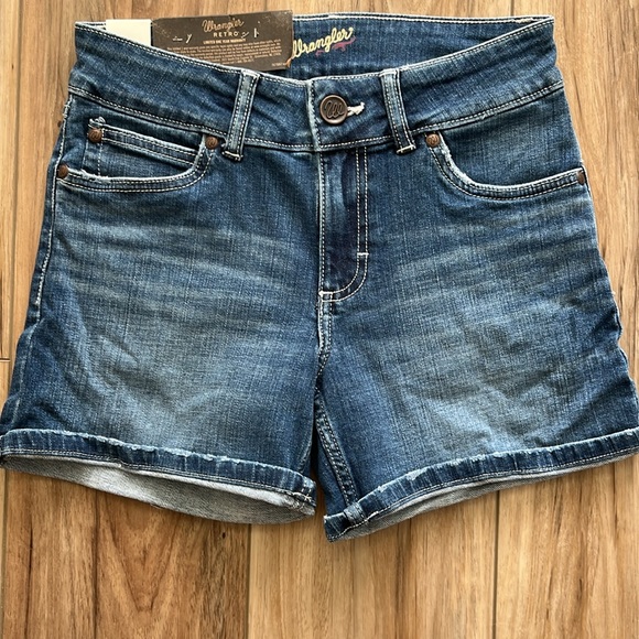 🆕Wrangler Shorts. Retro Mae mid rise sz 26” NEW WITH TAGS! - Picture 2 of 9